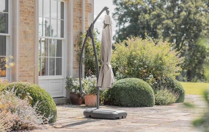 Bramblecrest Gloucester 3 Metre Round Cantilever Parasol - Sand - with FREE Cover