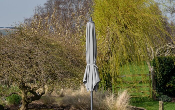 Platinum Riva Luna Grey 2.5mt Parasol And Ceramica 40kg Wheeled Base