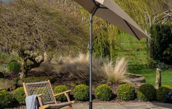 Platinum Riva Taupe 2.5mt Parasol & 40kg Wheeled Base